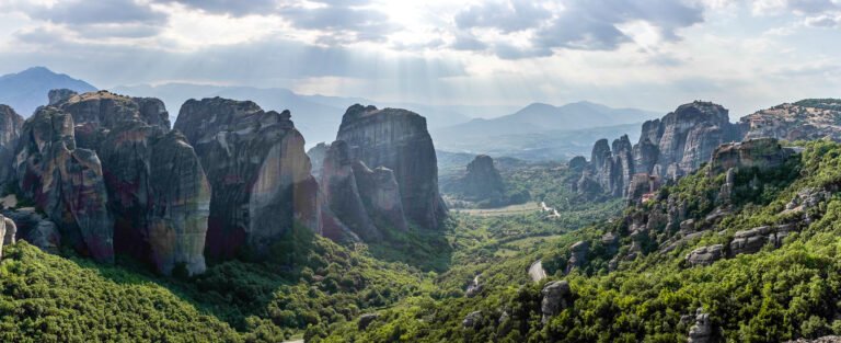 Les Monasteres Des Meteores