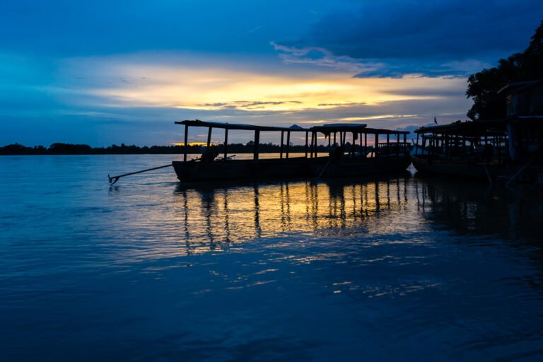 Couche De Soleil Sur Le Mekong
