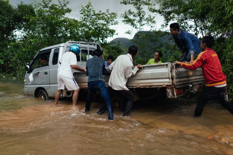 C'est pas toi qui prend la route, c'est elle qui t'attrape et joue avec toi 1 Routes Au Laos