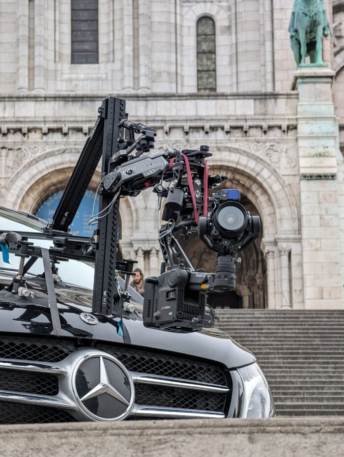 Ronin 4D and Expertises 1 DJI Ronin 4D front monted on a car