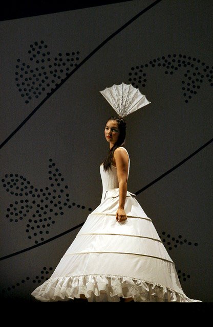 Relativité 1 Les lois de la physique sont les mêmes dans tous les référentiels inertiels.